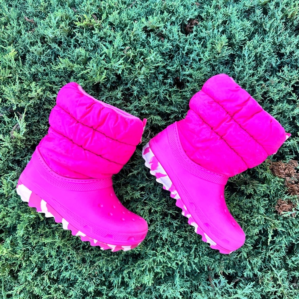 Crocs Classic Neo Puff Luxe Boots Big Kids Size J3 Electric Pink